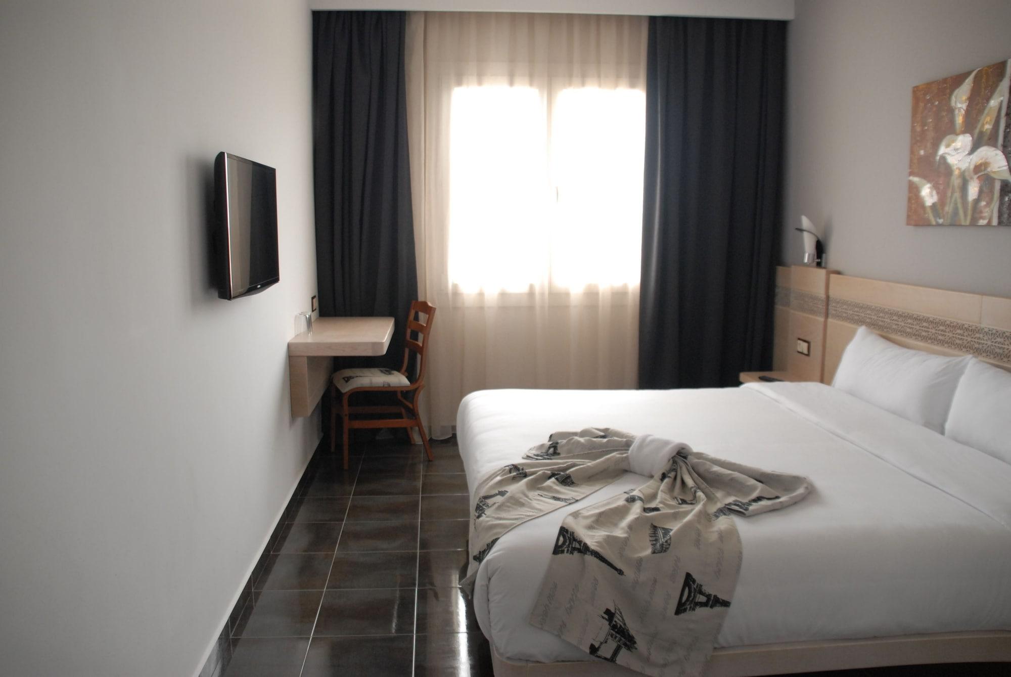 Hotel A44 Tétouan Esterno foto